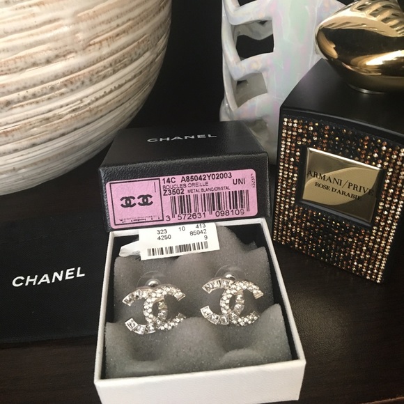 CHANEL Jewelry - New Chanel 14C Earrings - Price is firm💚